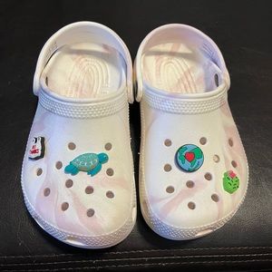 Crocs classic pink marbled